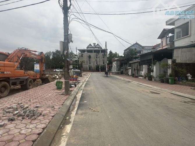 BÁN ĐẤT TẶNG NHÀ - ĐƯỜNG THÔNG OTO TRÁNH -ĐỐI DIỆN CÔNG VIÊN KHU ĐẤU GIÁ - 1