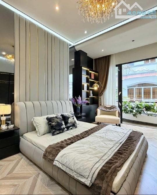 Bán nhà đường CÁCH MẠNG THÁNG 8, gần CV Tao Đàn, 5 tầng ST, 7PN，sân để xe, nhỉnh 8 tỷ - 1