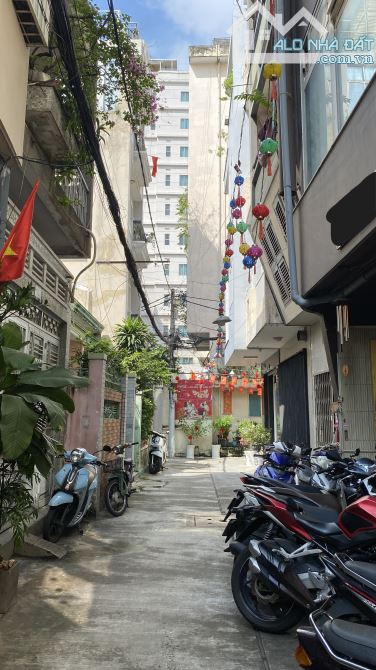 Nhà Bùi Viện Q1 - Hẻm 3 gác sạch đẹp - Dân trí ok - Diện tích sàn 48m2 2PN - Gần 4ty - 1