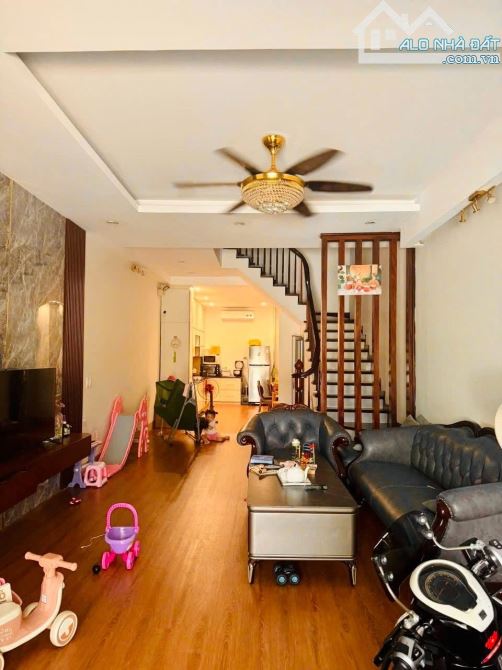 Lạc Trung - Phân lô, oto dừng đỗ ngày đêm, vỉa hè 2 bên, chủ tự xây - 67m*4T - 28 Tỷ - 1