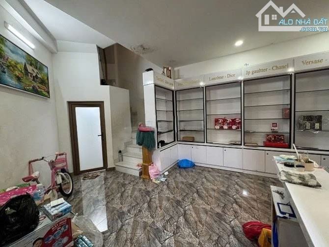 Nhà Nguyên Căn Mặt Tiền Cho Thuê Lê Tự Tài - 1