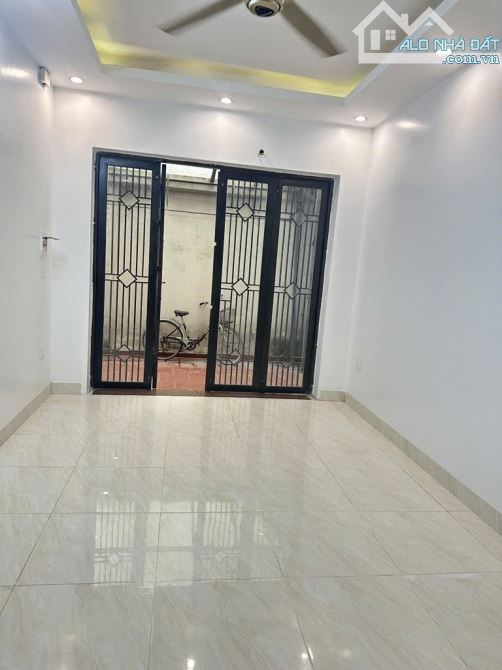 Bán nhà khu vực Hoa Lâm- 5 tầng-Ngõ nông & thông khắp nơi! - 1