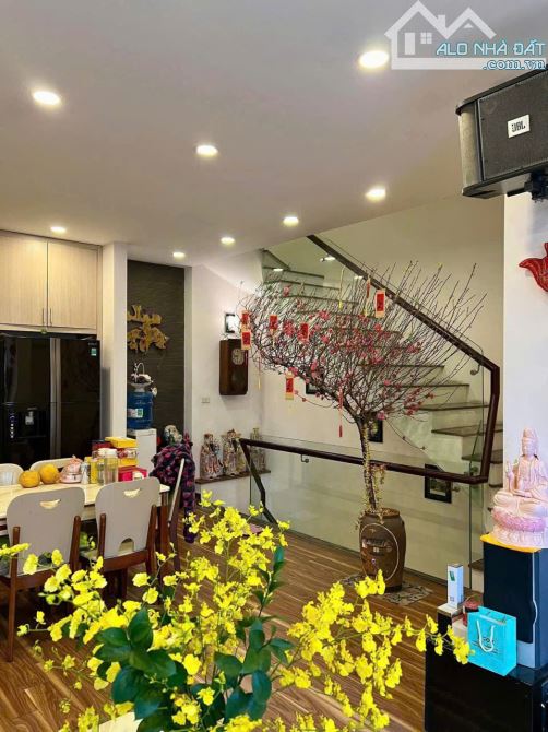 NGỌC THUỴ - LÔ GÓC - GẦN PHỐ - 5 TẦNG- NHÀ ĐẸP  Ở LUÔN- 60 m,  mt 6m,  12 tỷ Long Biên - 1