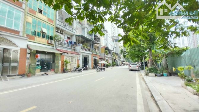 Bán Đất Ngõ 606 Ngọc Thụy, Long Biên, 60m2, MT5m, Ô tô, Phân lô, Nhỉnh 9 tỷ - 1