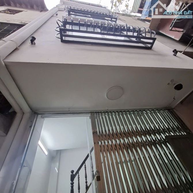 PHỐ ĐẶNG TRẦN CÔN - ĐỐNG ĐA - 10M RA PHỐ - NHÀ 5 TẦNG 3 NGỦ ĐỦ CÔNG NĂNG CHỈ HƠN 2 TỶ - 1