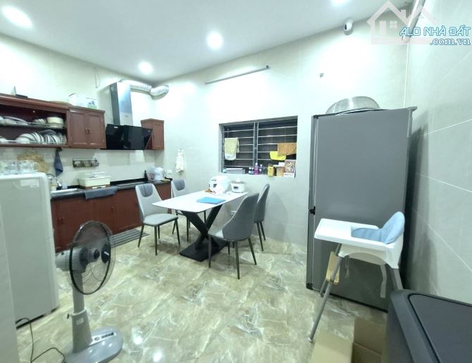 58M, 21 TỶ HƠN - PHÂN LÔ Ô TÔ TRÁNH VÀO NHÀ - HAI THOÁNG TRƯỚC SAU - TRẦN QUỐC HOÀN - 1