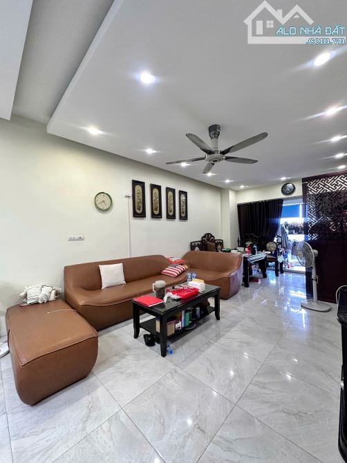 Chung cư Cầu Giấy 96m2, 2PN, 8.7 tỷ - 1