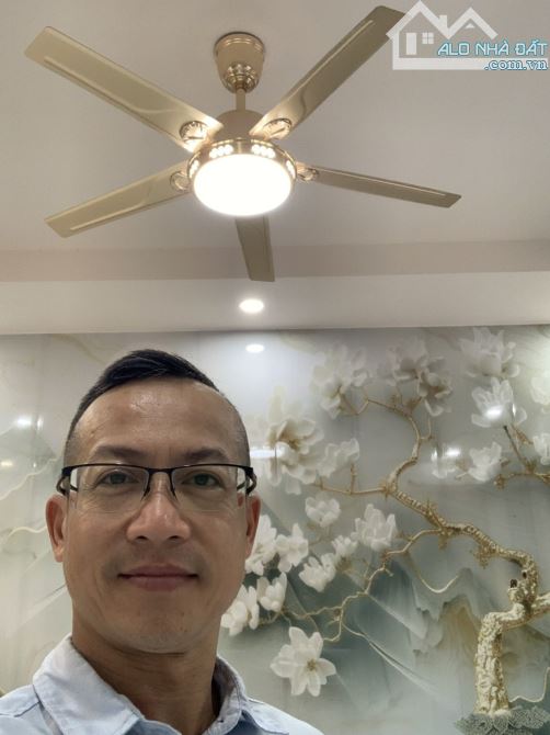 NHÀ Q8 P4 - 3.95 x 16.2 - 3 TẦNG ĐÚC THẬT - HẺM 4M XE HƠI ĐỖ CỬA - 3P RA PARC MALL. - 16
