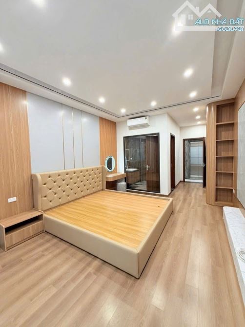 Hiếm! 7,15 tỉ Nhà 35m -6 Tầng- Thang Máy- Ngõ Ô tô Thông Long Biên - 2