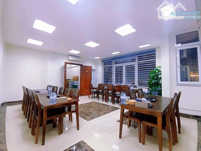 Bán nhà mặt phố Nguyễn Hữu Thọ, 160m2, Mặt tiền 8m, Giá 120 tỷ, cực hiếm, vị trí đẹp nhất - 2