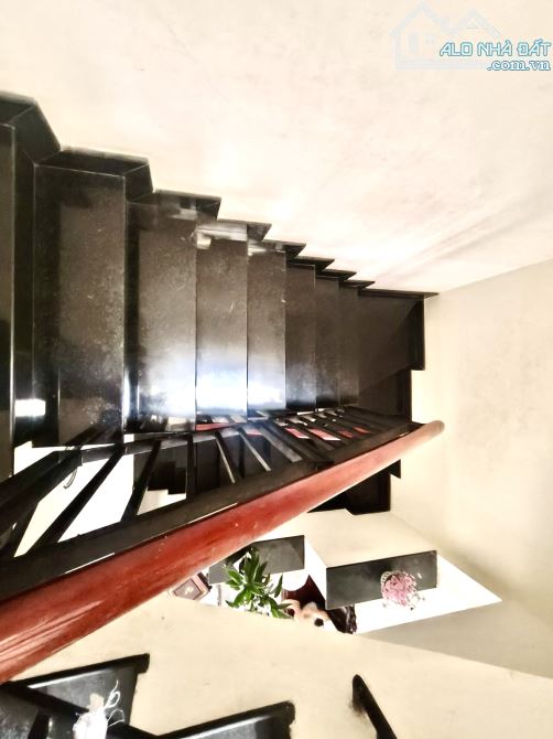 NHÀ 3 TẦNG MẶT TIỀN GẦN ĐỖ XUÂN HỢP - KẾ BÊN GLOBAL CITY - NHÀ ĐẸP Ở NGAY - 11 TỶ - 2