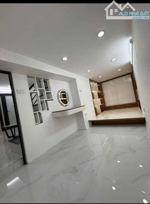 Cho thuê nhà ngõ chợ Khâm Thiên, 3 tầng x 23m2, 3 ngủ, 2 vệ sinh, 8.5 Triệu - 2
