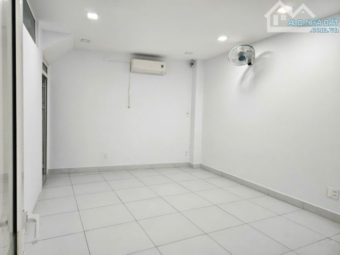 Bán nhà mặt tiền đường Đình Phong Phú, P. Tăng Nhơn Phú. DT 91m2, 3 tầng, 3PN. Giá 7.99 tỷ - 2