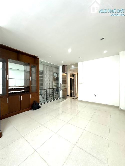 BÁN NHÀ LÔ GÓC 2 MT VIP LÊ VĂN THỊNH, HẦM + 6 TẦNG,DT:180M2,CÁT LÁI THỦ ĐỨc, giá 22.5 TỶ - 2