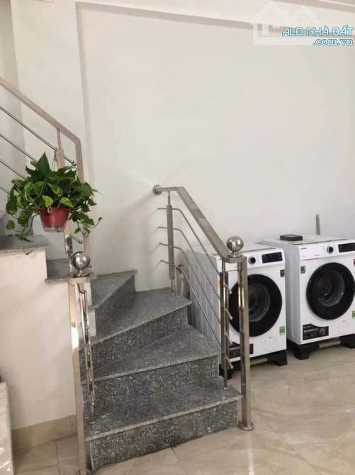 Bán tòa dịch vụ ccmn Đình Thôn lô góc, ô tô, dt; 55m, 10 phòng, doanh thu 45tr/ tháng. - 2