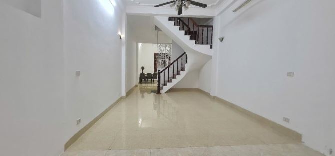 Bán nhà phố triều khúc 53m2. Ngõ rộng 4m. Ô tô vào nhà. Giá 15.5 tỷ - 2
