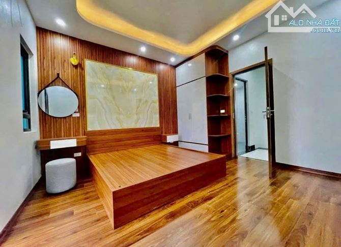 Gần ngay chung cư Nam Đô Trương Định - ô tô tránh qua cổng - xây mới 5 tầng - chỉ gần 7 tỷ - 2