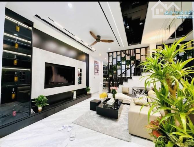 SIÊU HIẾM BÁN NHÀ NGỌC THỤY, LONG BIÊN, PHÂN LÔ QUÂN ĐỘI Chỉ Hơn 9 tỷ - 45m², 5 tầng, - 2