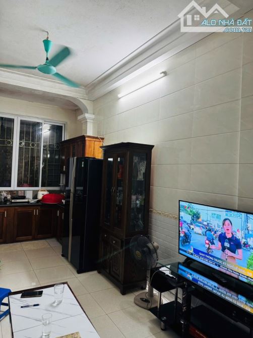CHÍNH CHỦ CẦN BÁN GẤP NHÀ ĐỨC GIANG LONG BIÊN 45M2. 4 PHÒNG NGỦ. H 6 TỶ - 2