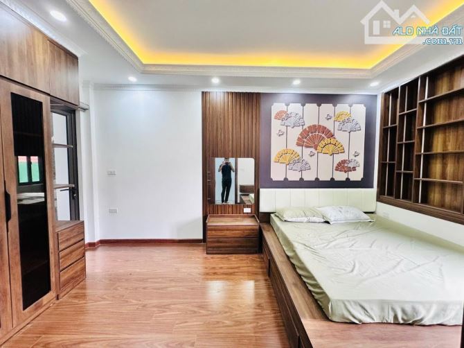 Bán toà CCMN ngõ 44 Trần Thái Tông DT 45m x 6T. MT 4m - 2