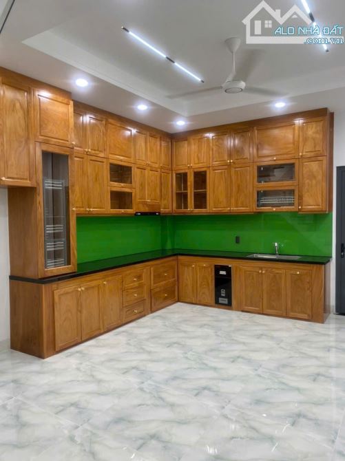 Bán gấp nhà mới xây 3 lầu ở đường 160 ,tăng nhơn phú A, TP thủ đức,81m giá chỉ 8ty - 2