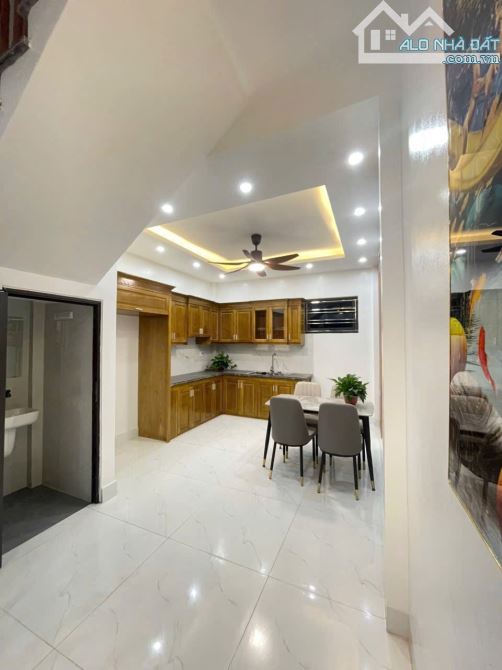 👍Cần bán nhà 3 tầng  khung cột , cửa siêu chắc chắn tại ngõ phố Quang Trung (Rặng Nhãn) - - 2