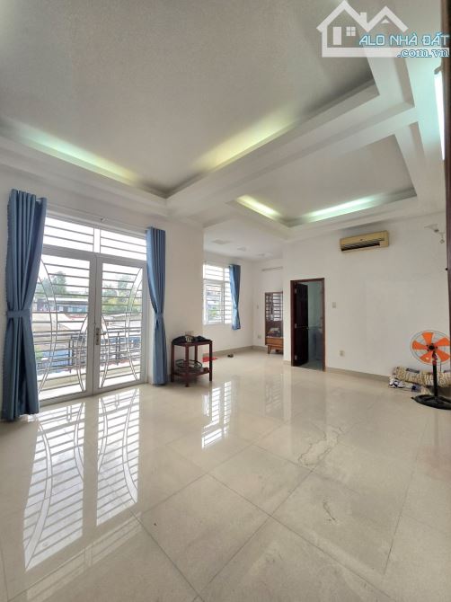 Biệt Thự gần đường Phạm Văn Đồng Ngay Chợ Thủ Đức, Dt 162m2, Ngang 8m, Chỉ 12.8 tỷ - 2