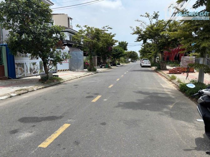 SIÊU VIP! BÁN CẶP ĐẤT BIỆT THỰ 1050M2 – 64,99 TỶ - MT NGUYỄN ĐÌNH THI - Q. CẨM LỆ - 2