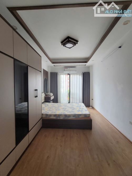 Cho thuê nhà Nguyễn Chính, Hoàng Mai 4 tầng x 30m2, 3 ngủ, 4 WC, 12 Triệu/th - 2