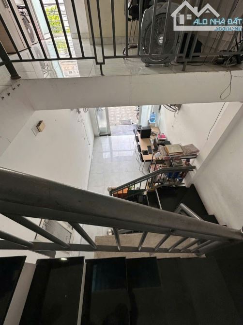 Bán nhà MT đường oto tránh sát ga Metro Quận 2 120m² ngang 4,5m chỉ 20,4 tỷ  Dòng tiền 250 - 2