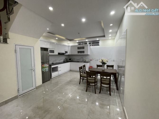 Cho thuê nhà phố Văn Cao vị trí đẹp, 5 p.ngủ (55m2). - 2