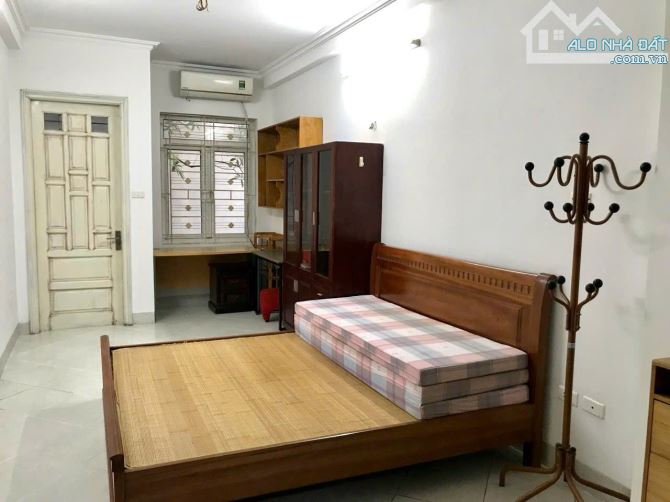 Cho thuê nhà ngõ Trần Thái Tông, 4 tầng x 35m2, 3 ngủ, 3 vệ sinh, 15 triệu/th - 2