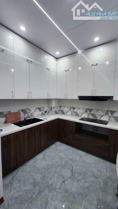 Bán nhà 2.5 tầng ngõ xe máy Hòa Đình, dt 75.8m2, mt 7.5m giá 5.6 tỷ - 2