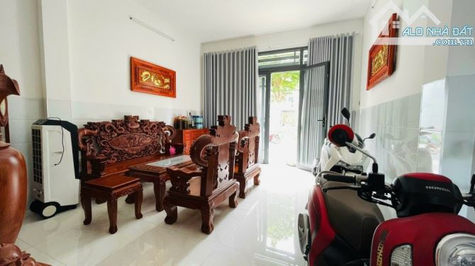 MT KHU PHÂN LÔ THẠNH XUÂN 25 - ĐƯỜNG 12M - DT 55M2 SHR, XD 4 TẦNG HOÀN CÔNG - 2