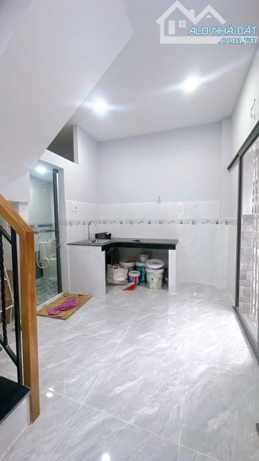 NHÀ MỚI ĐÚC BÊ TÔNG HẺM NGANG 3.5 M HƠN 2 TỶ NHỈNH - 1