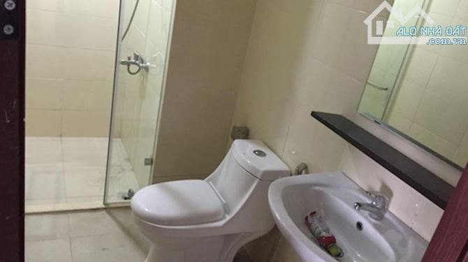 Cho thuê nhà ngõ 1 Bùi Xương Trạch, 40m2 x 5 tầng, đồ cơ bản gắn tường, giá 13 triệu - 2