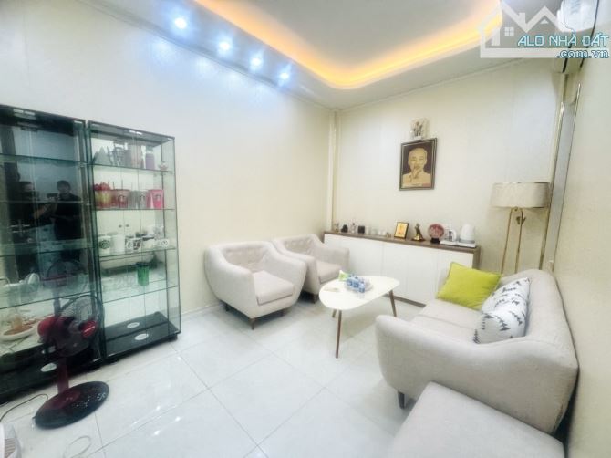 Bán nhà phân lô kinh doanh Nguyễn Chí Thanh vỉa hè ô tô tránh, 42m2, 5.2mMT, 16.6 tỷ - 2