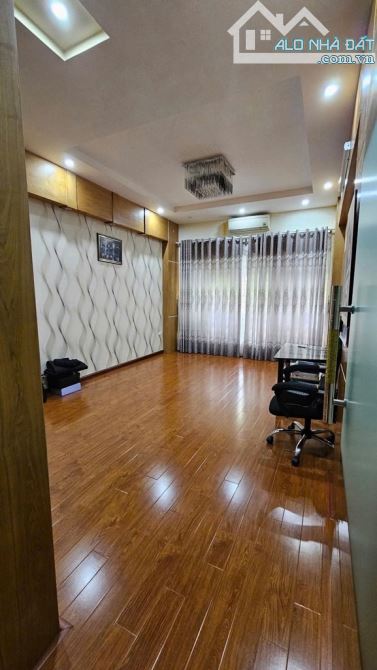 Nhà phân lô Trần Quốc Hoàn vỉa hè ô tô DT 42m x 6 tầng MT 4m giá 21,5 tỷ - 2