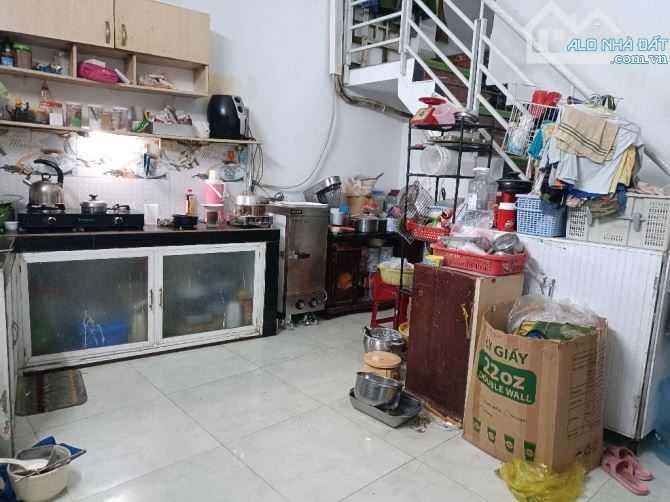 SÁT VÁCH QUẬN 1 -NHÀ DƯƠNG BÁ TRẠC - HXH -NHÀ 2 TẦNG 4x25 4PN 4WC CHỈ HƠN 6T  + Kết cấu: 2 - 2