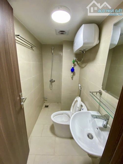 Bán nhà Hoàng Quốc Việt 45m2 mới xây 7 phòng full nội thất thang máy sẵn sổ 11,4 tỷ - 2