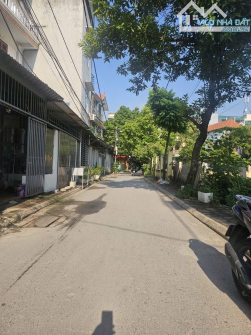 Bán đất 34m², 2 mặt đường, ô tô tránh trung tâm Thị trấn Trâu Quỳ GIA LÂM – Giá 5,5 tỷ - 2