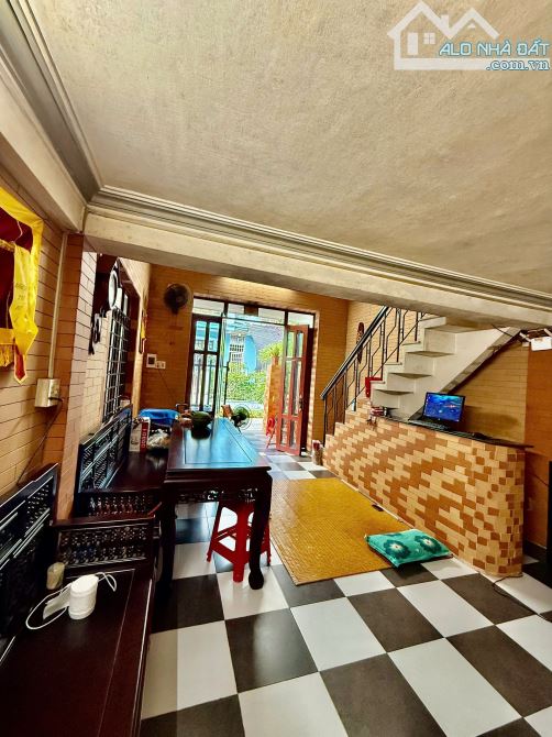 NHÀ 2 TẦNG NGAY CHỢ TÂY LỘC - DỄ KINH DOANH BUÔN BÁN - 2