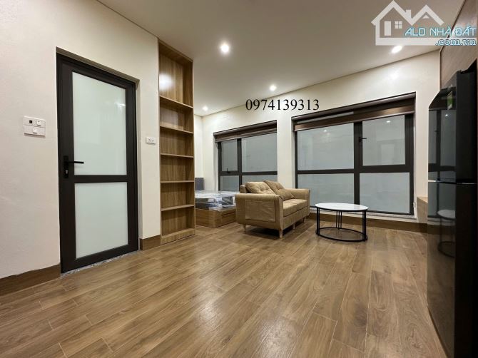 Cực Víp tòa CHDV gần Ga Hà Nội 8 tầng 24PKK xây mới tô tô đỗ cửa dòng tiền 120tr/tháng - 2