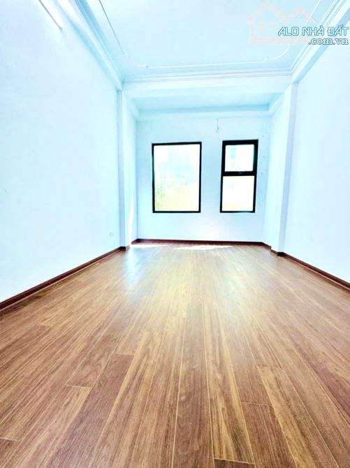 Bán nhà Giải Phóng 5 tầng nhỉnh 7 t.ỷ    - Nhà đẹp như mới , 10 m ra đường ô tô tránh - 2