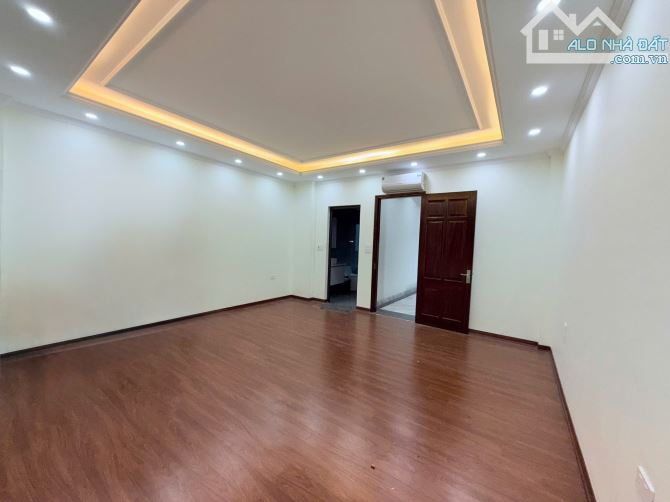 Cho thuê nhà Riêng Nguyễn Khuyến - văn Quán. DT 90m2, 5 tầng, MT 5m, Ô tô đỗ cửa - 2