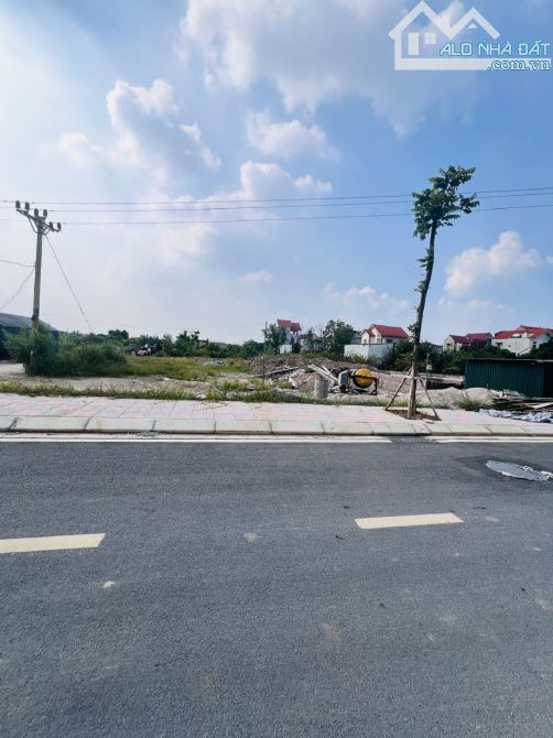 BÁN ĐẤT NGHĨA TRỤ VĂN GIANG-ĐẤU GIÁ PHÂN LÔ VỈA HÈ-GIÁP TÔ QUYỀN-140M2-10,7 TỶ - 2