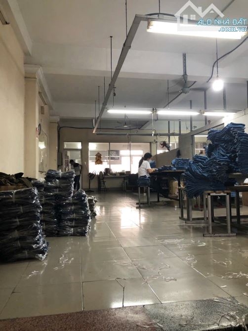 Cho thuê GẤP xưởng 1200m2 giá CỰC TỐT hẻm 10m đường Trịnh Đình Trọng - 2