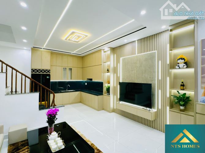 Bán nhà phân lô Phố Trần Quốc Hoàn, 40m2, 5 tầng, 2 thoáng, gần phố, nhỉnh 15 tỷ - 3