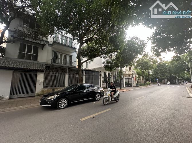 Bán gấp Biệt Thự Mặt Phố Thọ Tháp , Cầu Giấy, 190m2 , 4 tầng , MT14m giá 84.5 tỷ TL - 2