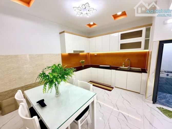 BÁN NHÀ HẺM XE HƠI NGAY CÔNG VIÊN LÀNG HOA - 51 M2 - 4 TẦNG - NHỈNH 6 TỶ - 2